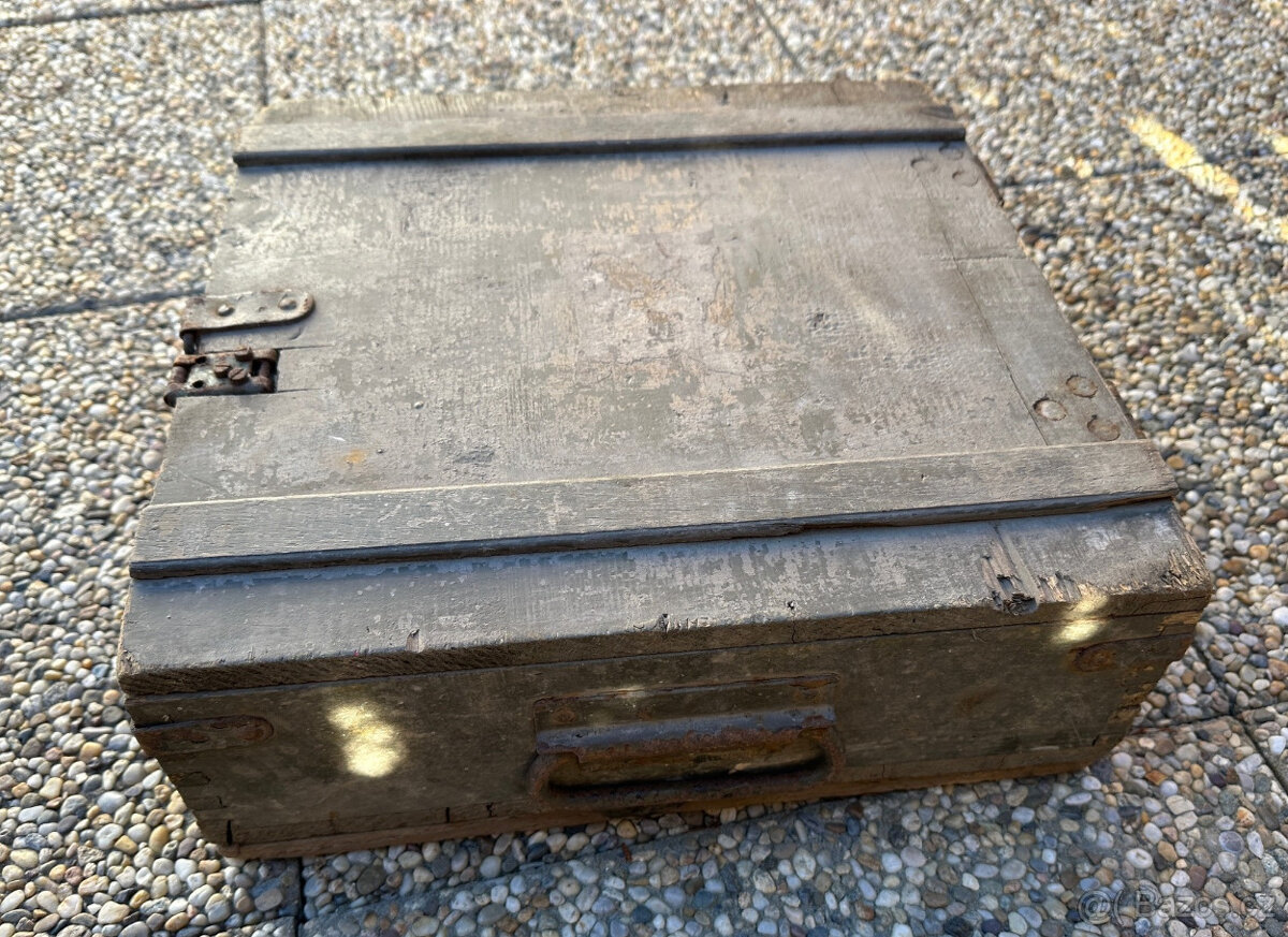 vojenská dřevěná bedna na granáty stará - 3