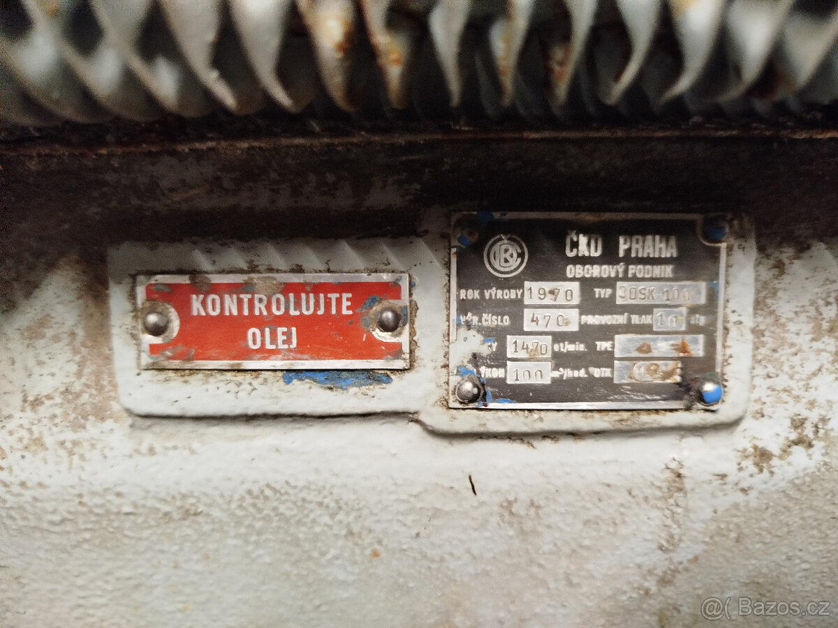 Kompresor ČKD - 3DSK100-tříválcový pístový. - 3