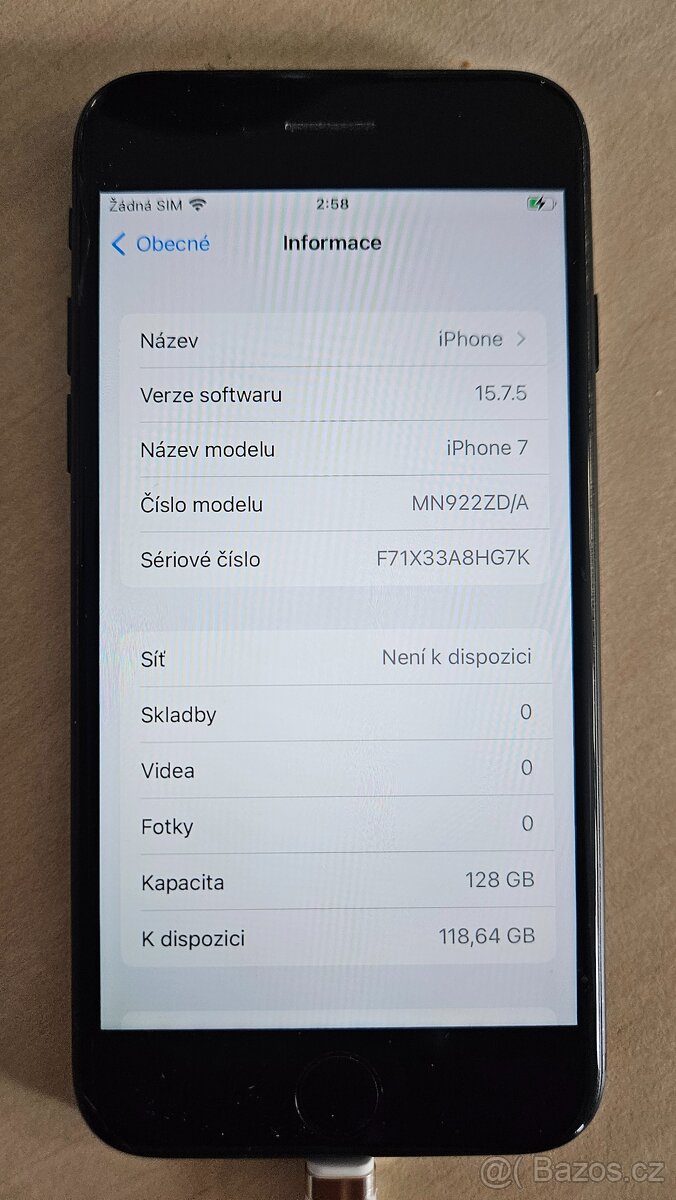 Telefon Apple iPhone 7 128GB + nabíjecí kabel - 3