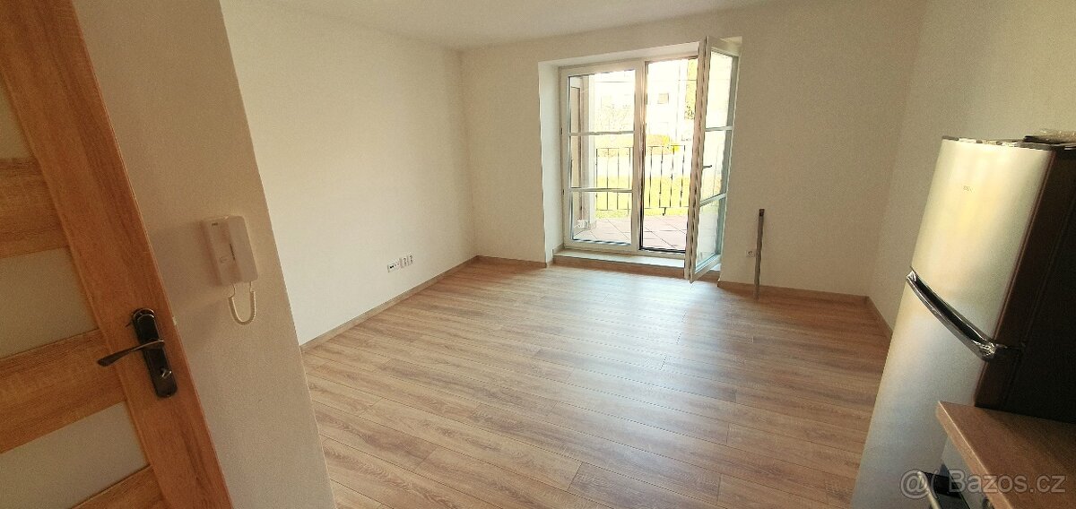 1+KK s balkonem k pronájmu, centrum Velké Meziříčí - 3