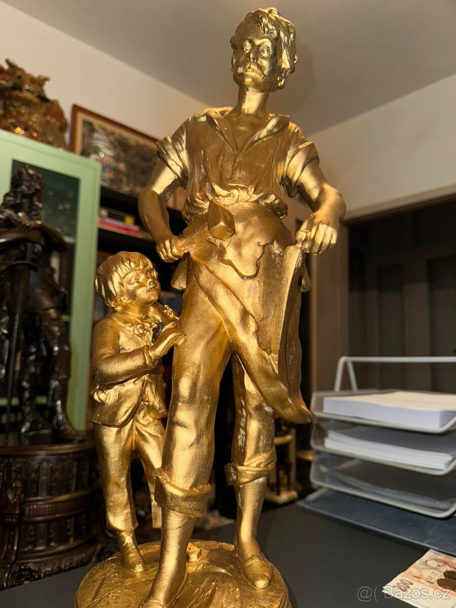 Velká socha plastika rolníka s chlapcem - 3