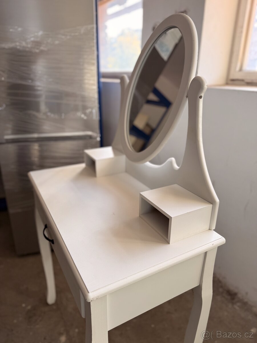 Kosmetický stolek se zrcadlem - 3