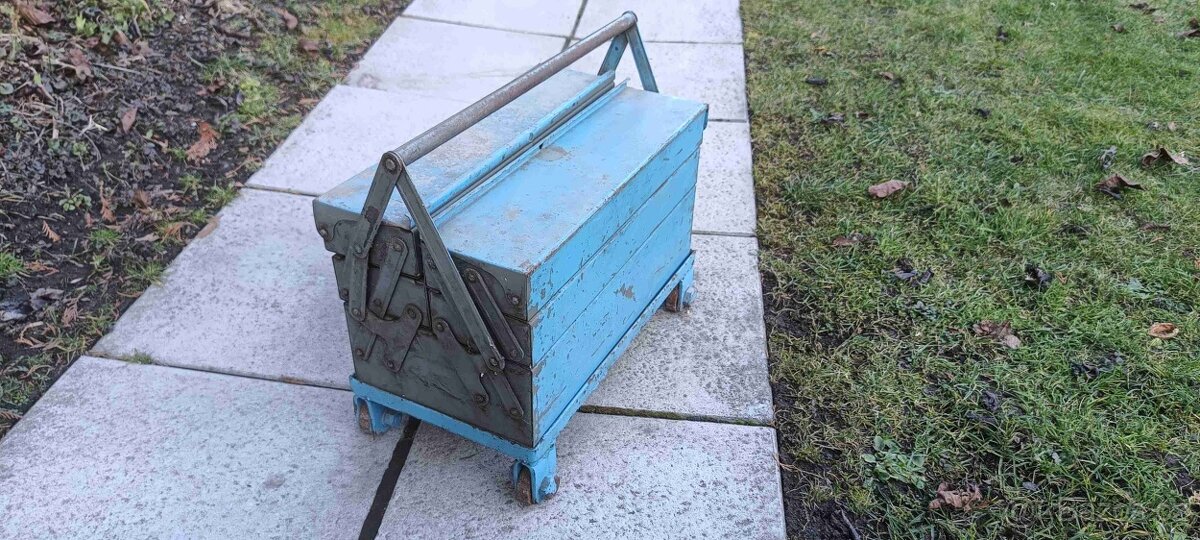 Pojízdný plechový box na nářadí - 3