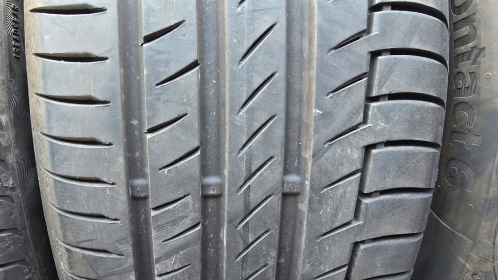 Letní pneu 235/50/19 Continental - 3