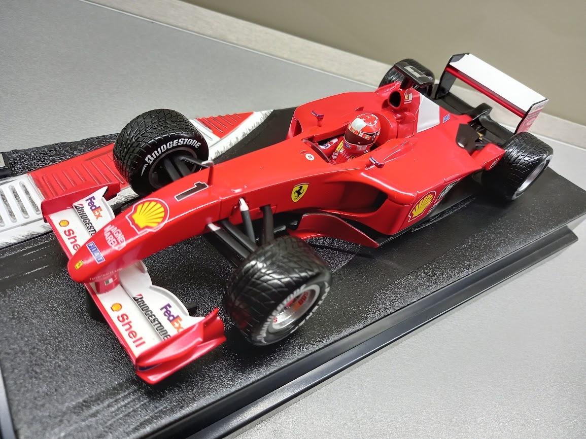 F1 FERRARI F2001 2001 KING OF RAIN SCHUMACHER HOTWHEELS 1:18 - 3
