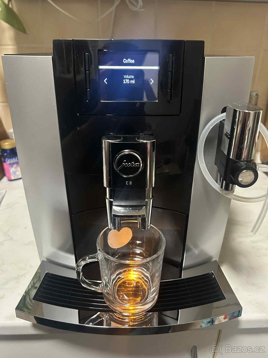 Kávovar Jura E8 - 3