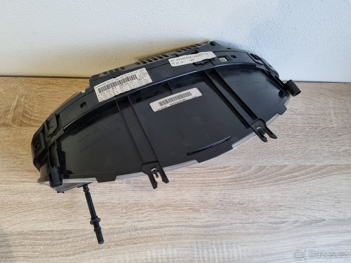 Mercedes Benz W204, S204 - budiky, ovladani oken, volant - 3