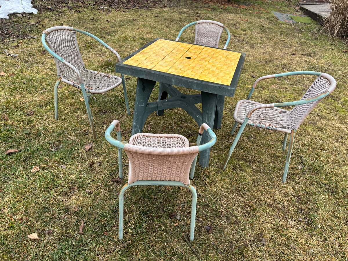 Zahradní nábytek 4 židle +stůl - 3