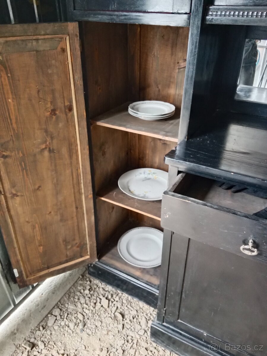 Starý kredenc - 3
