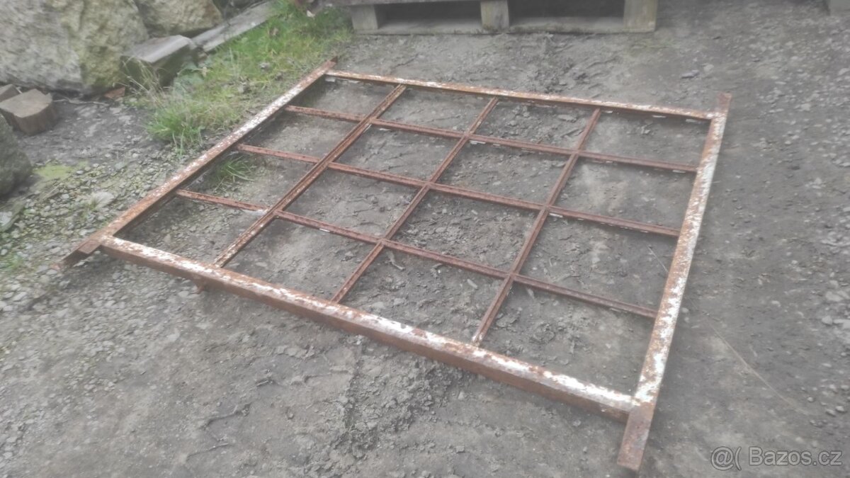 Staré železné okno, 25 ks- 120x90cm, fabrické okno - 3