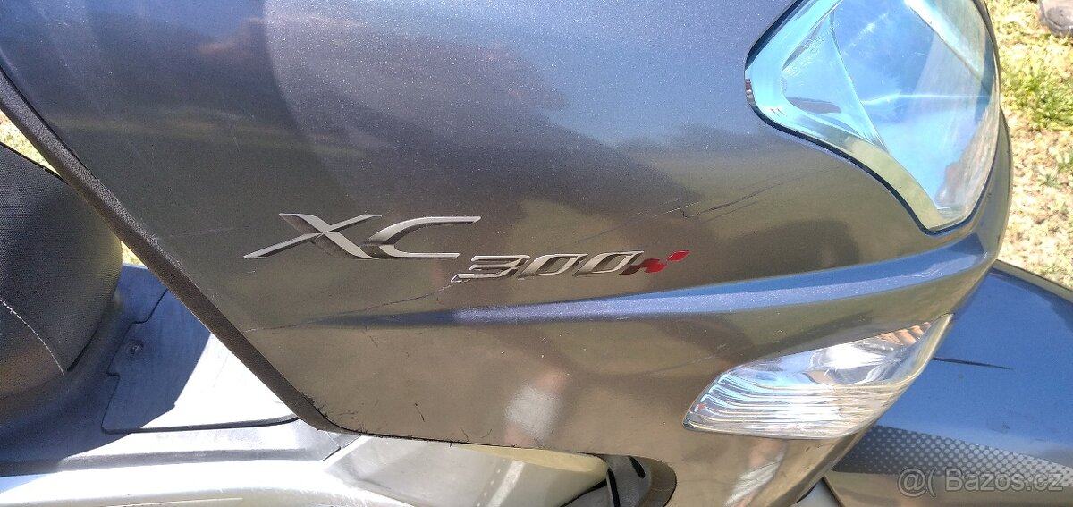 Prodám velmi silný skútr Yamaha 300 - 3