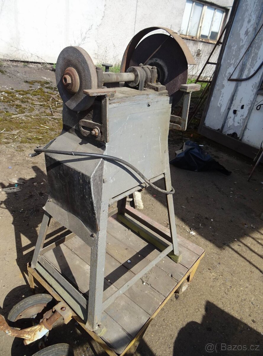 Dvoukotoučová bruska na kov , stáří ca 60 let. - 3