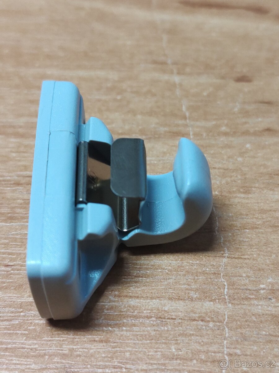 Úchyt sluneční clony - 3