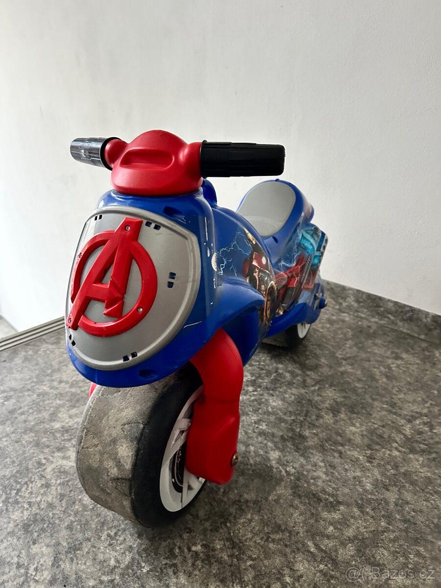 Odrážedlo Avangers Injusa - 3