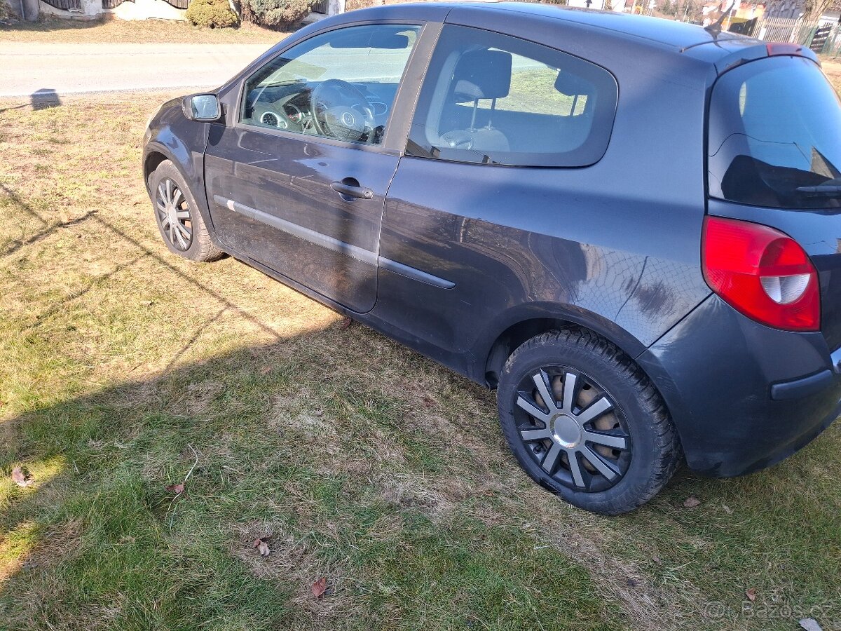 Renault clio III 1,6 benzín - 3