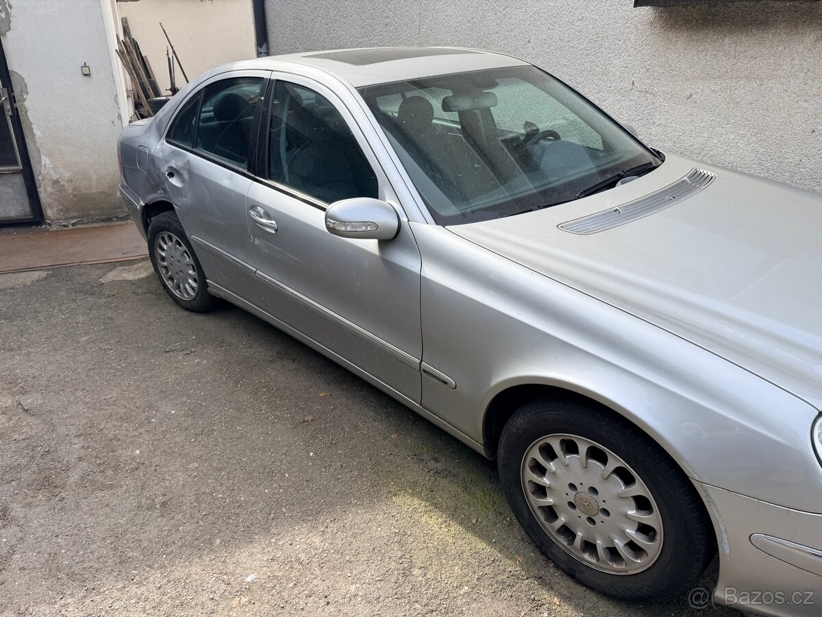 Mercedes w211 220d - 3