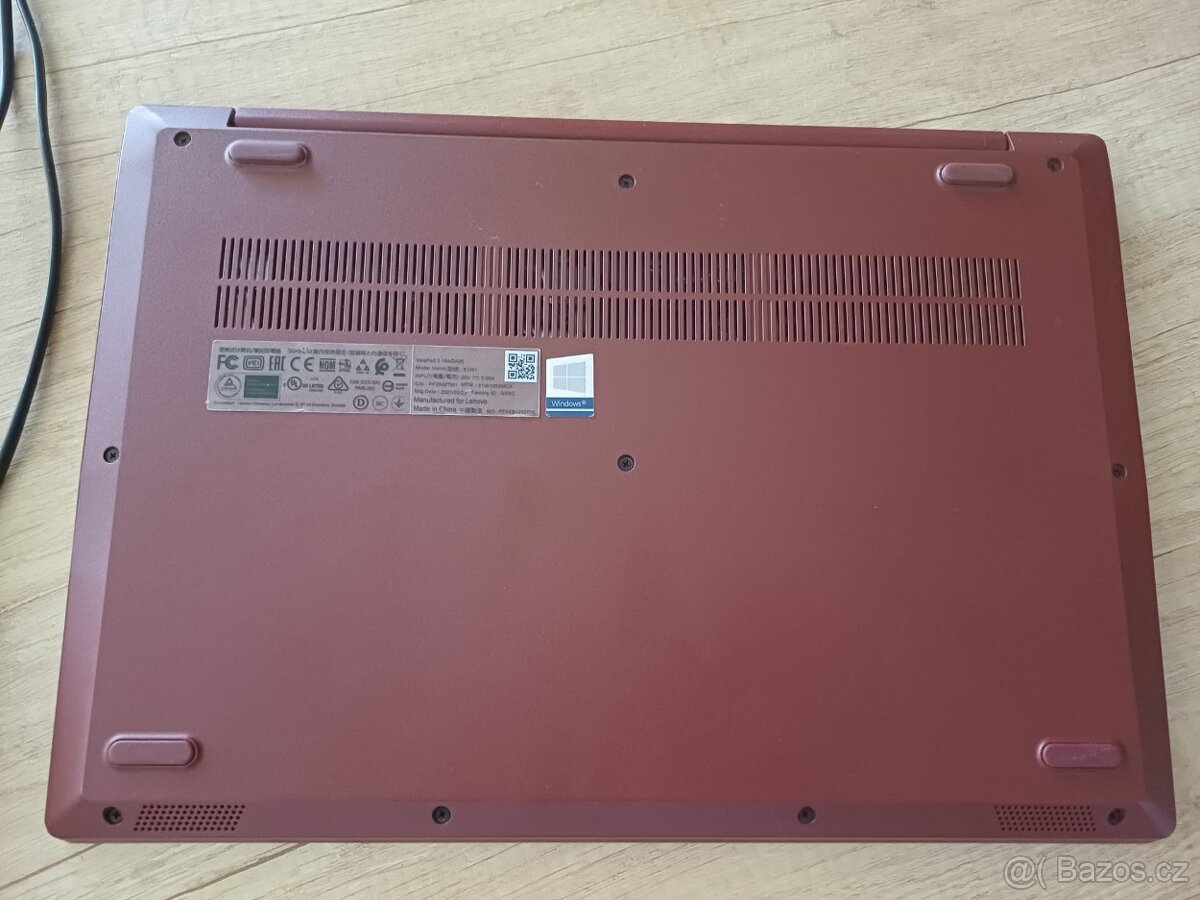 Lenovo IdeaPad 3-15ADA05 červený - 3