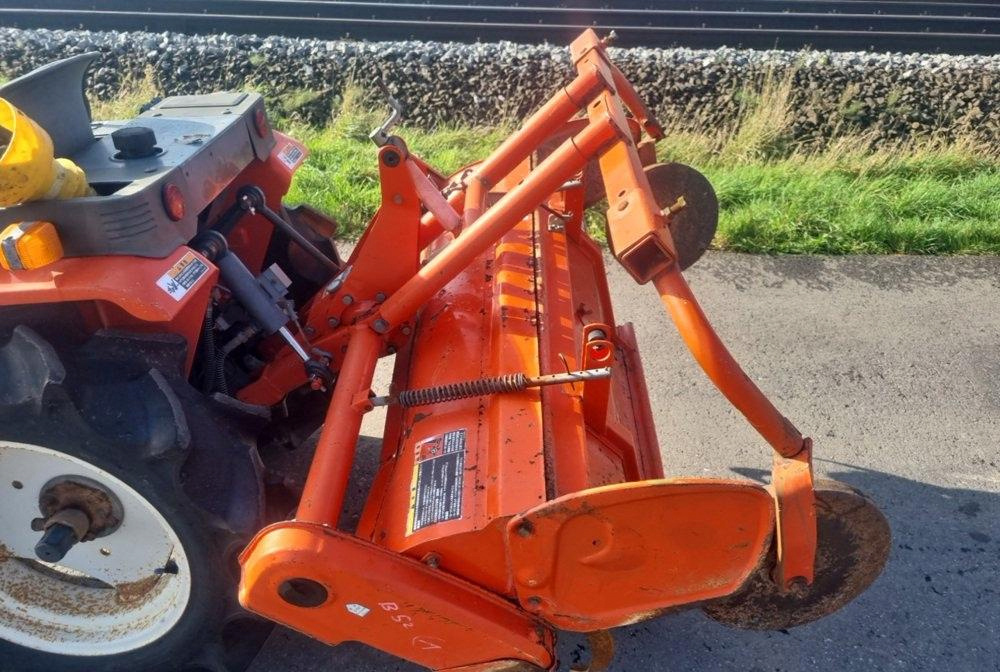 Traktor Kubota B52 z roku 1998 - 3