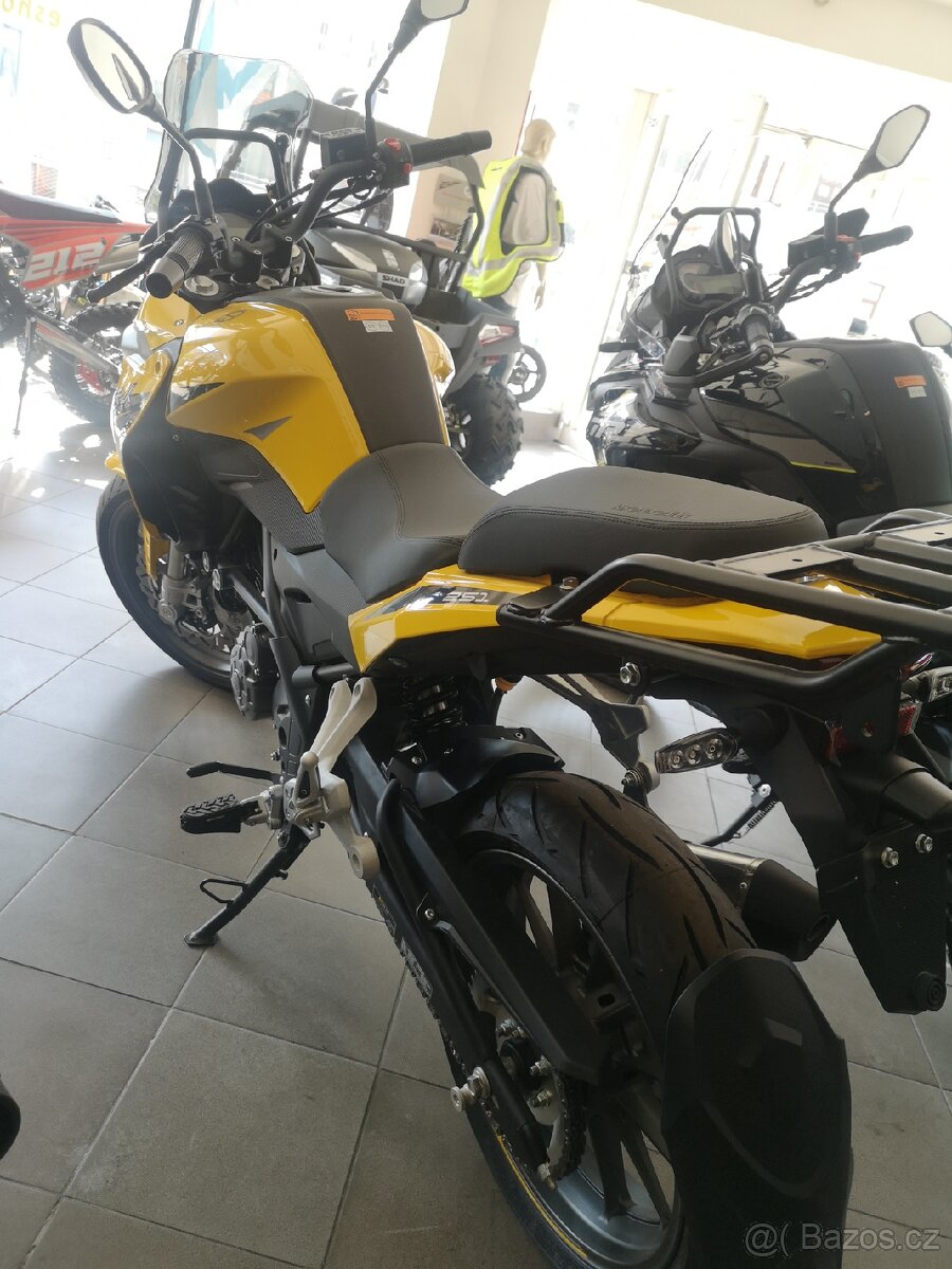 Benelli TRK 251 nová - 3