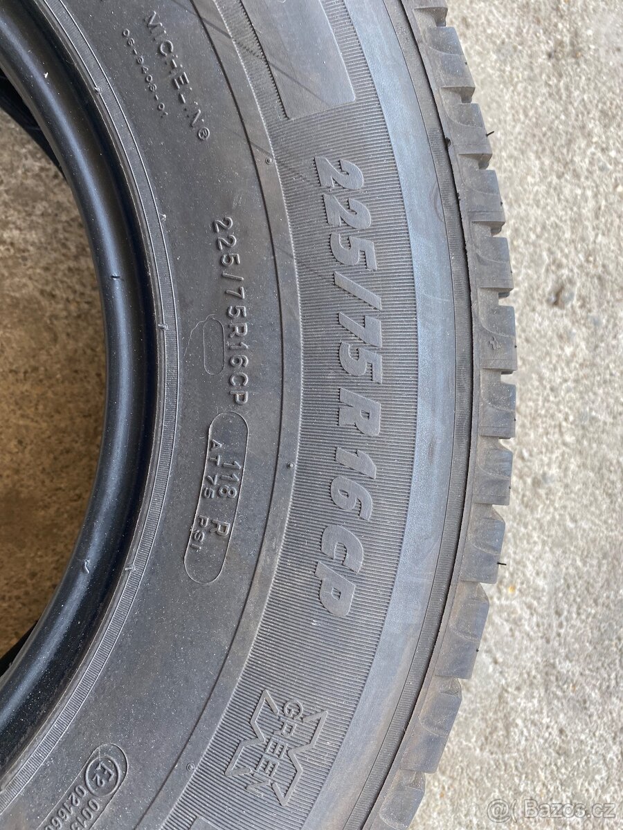 Letní 225/70 r16c 3ks - 3