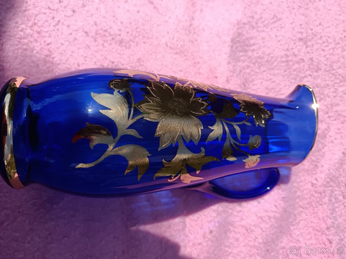 Modrý skleněný džbán se zlatými květinami - 3