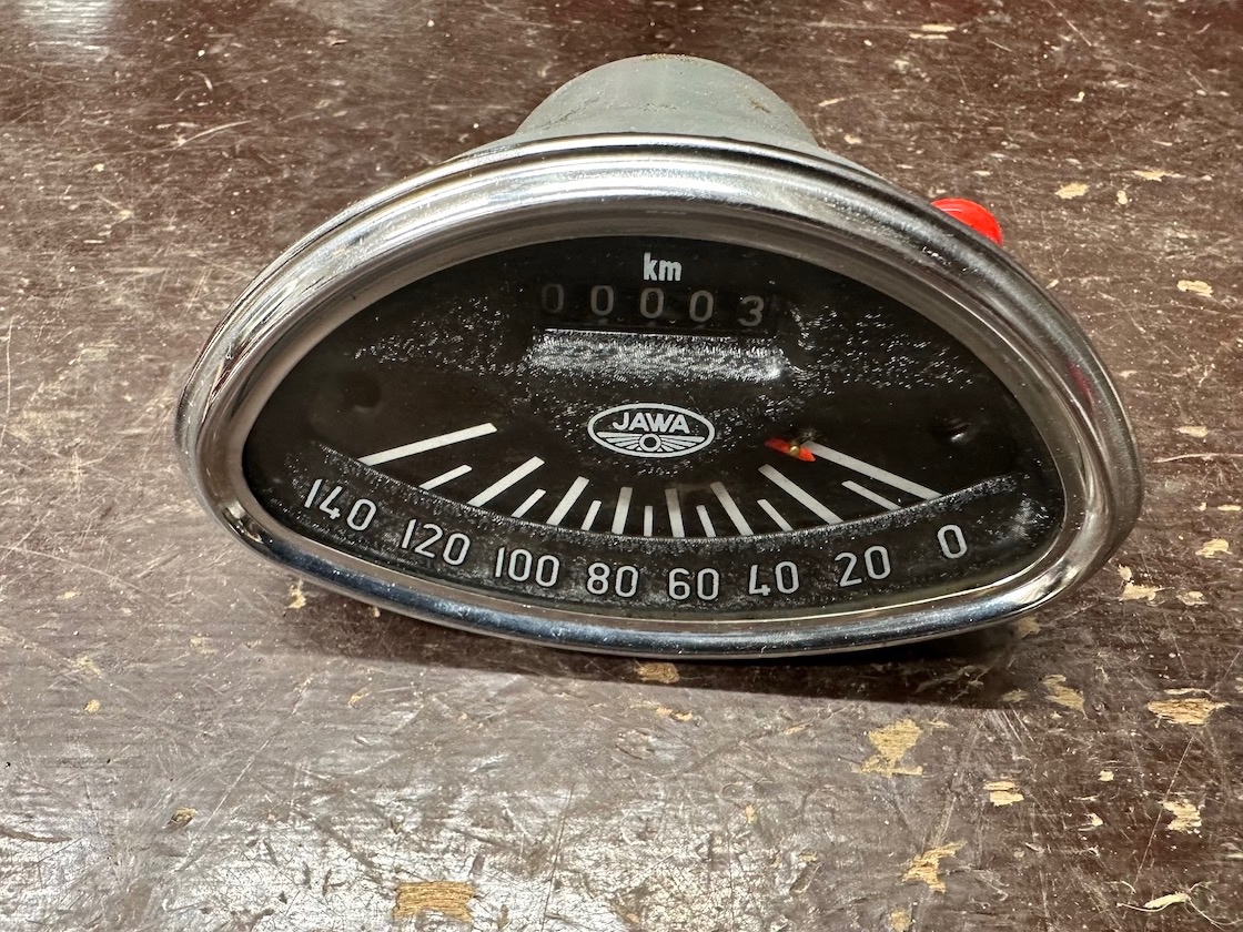 Predám orig. nový tachometř JAWA 250 350 panelka, uloženka - 3