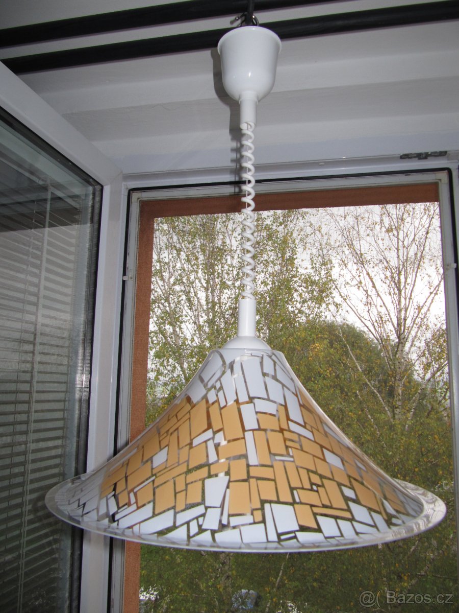 PLASTOVÝ LUSTR - 3