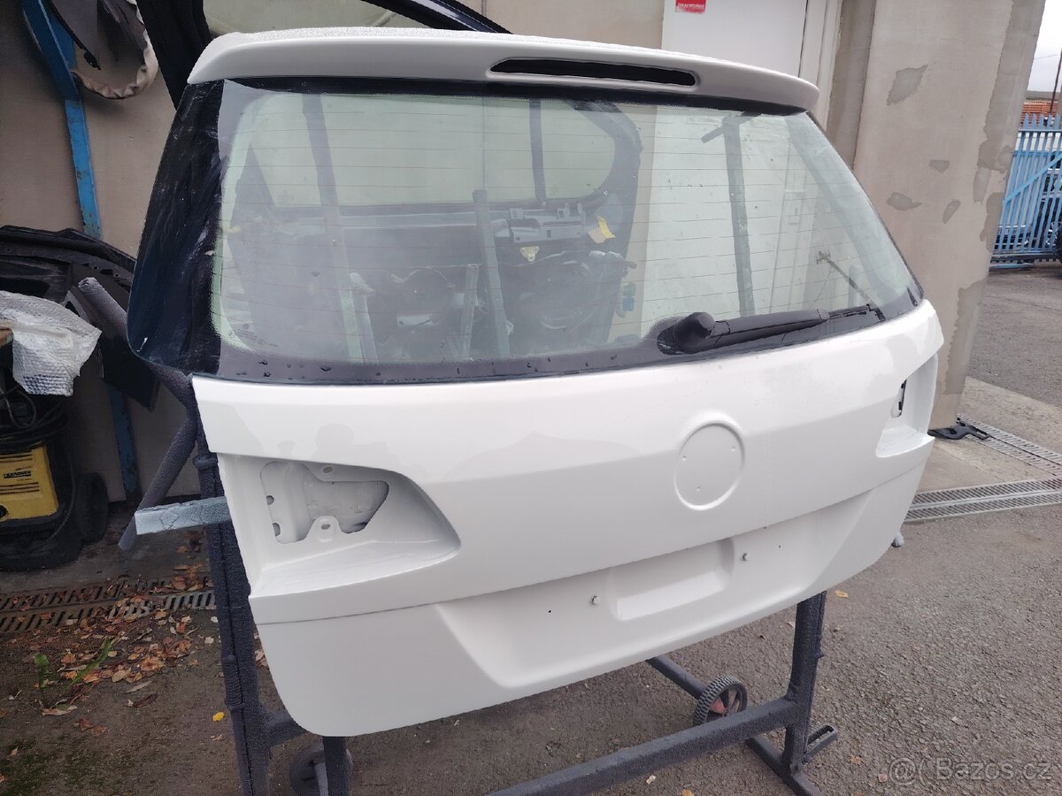 Páté dveře VW Passat B7 combi - 3