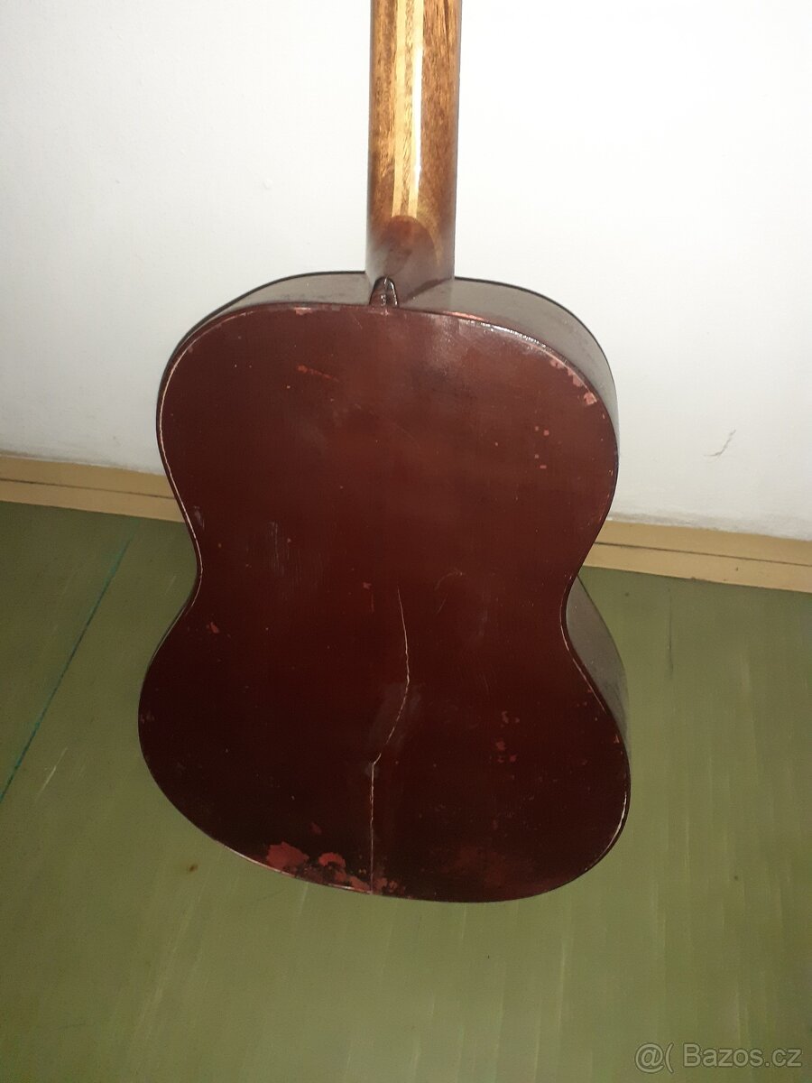 Kytara Max Fisher. - 3