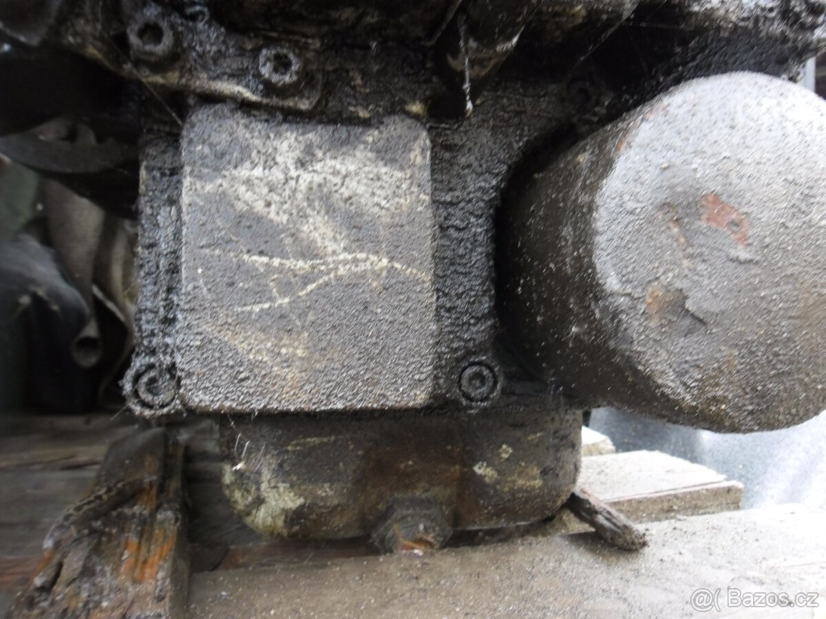 Predám motor SLAVIA 2S90 - 3