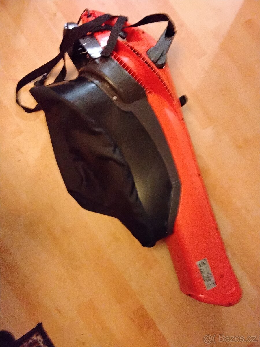 Vysavač/foukač/drtič listí Flymo . - 3