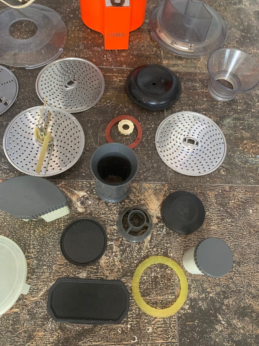 Oblíbený kuchyňský robot ETA 0010 s příslušenstvím - 3