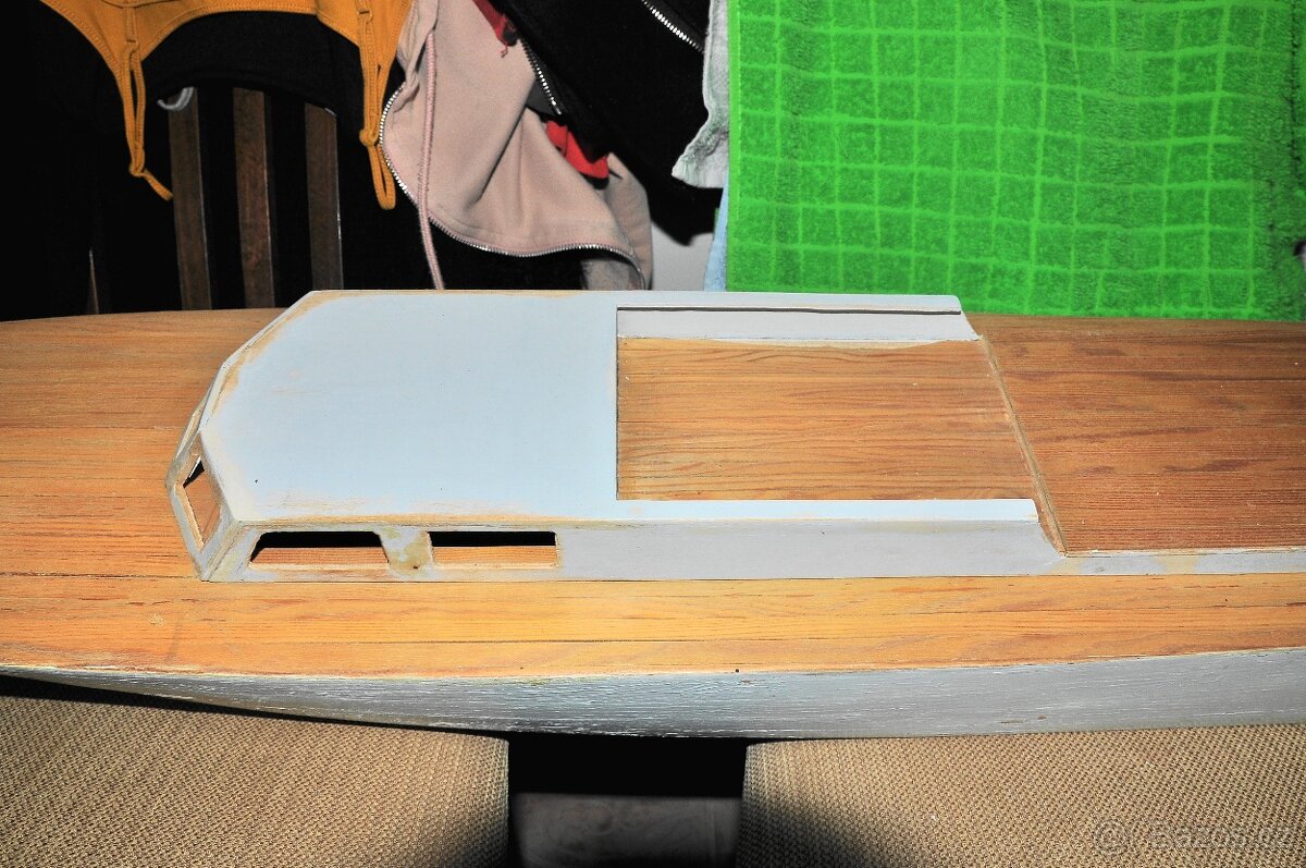 MODEL DŘEVĚNÉ LODI S MATERIÁLEM, DVA MOTORY, SERVO - 3