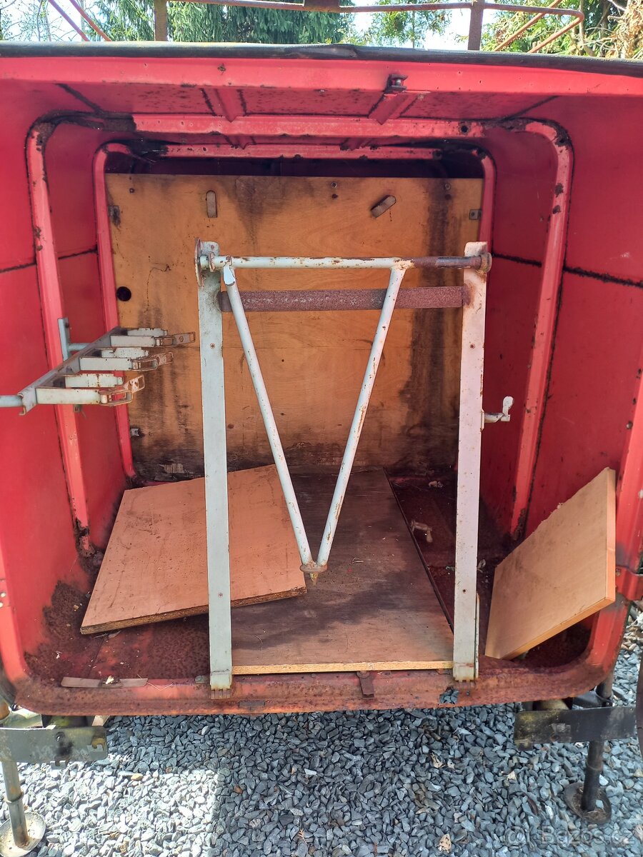 Starý hasičský přívěs DDR - 3