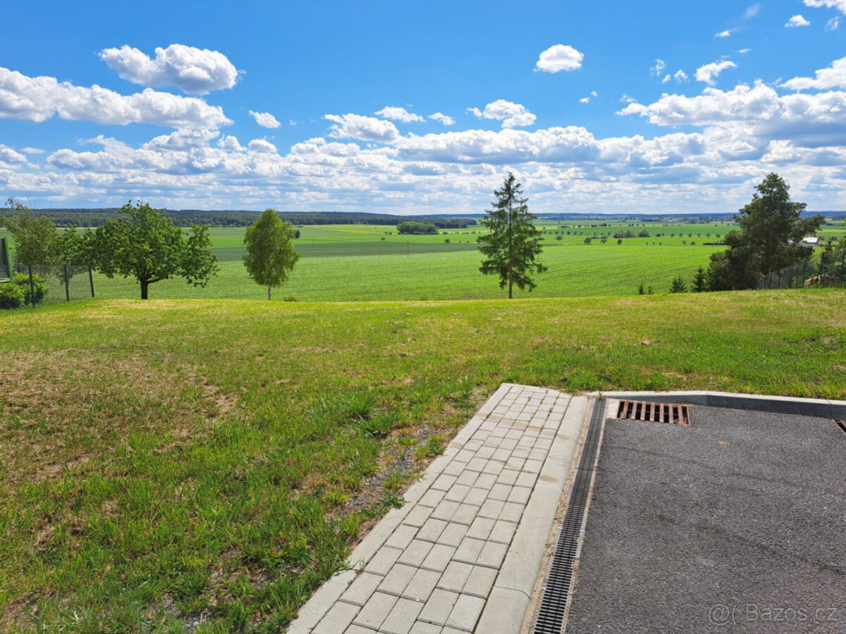 Stavební pozemek 1227m2 s nádherným výhledem - Charvatce - 3
