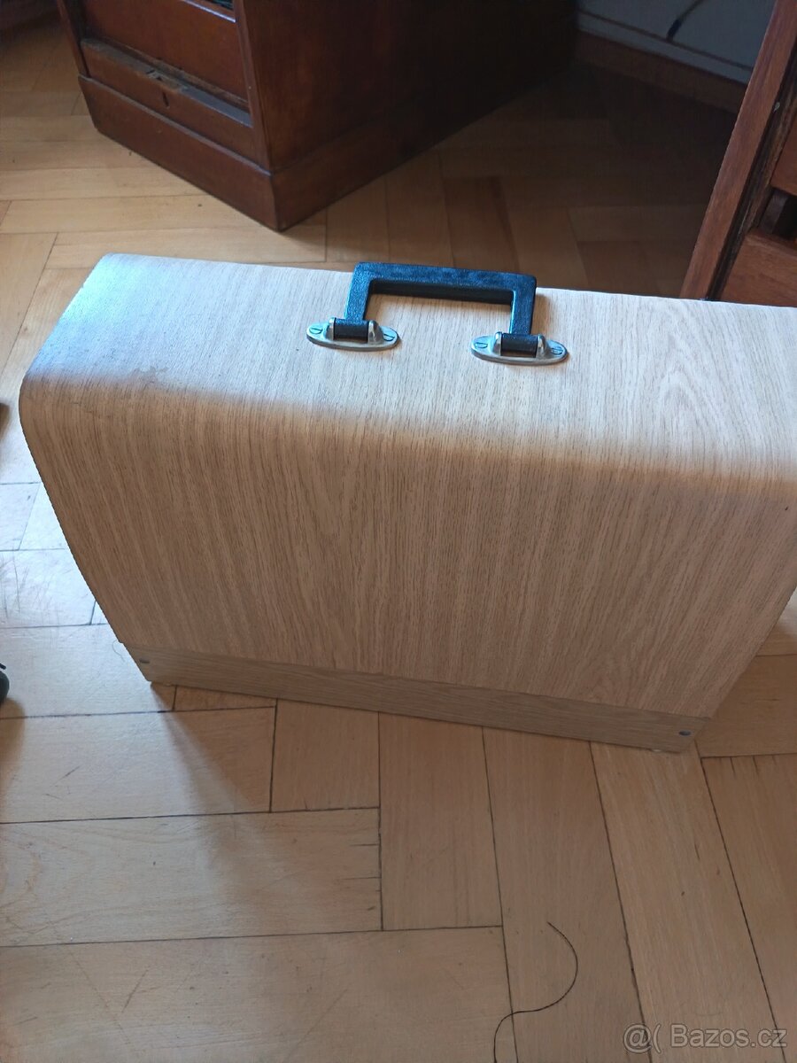 Prodám elektrický kufříkový šicí stroj - 3