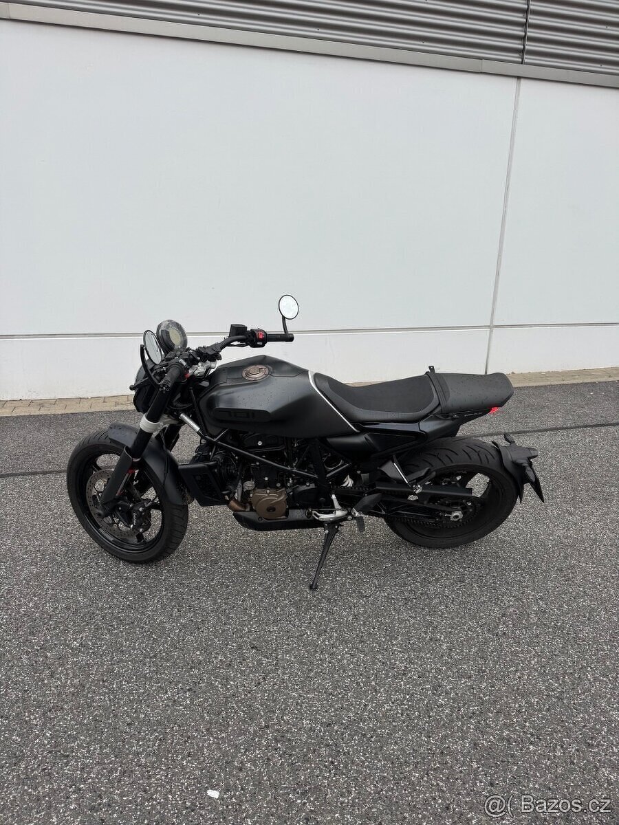 Husqvarnu Svartpilen 701 - 3