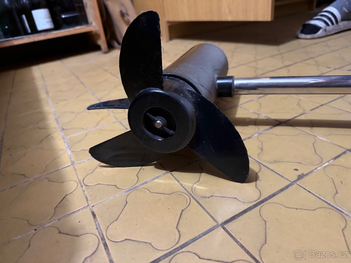 Prodám elektrický motor na loď - 3