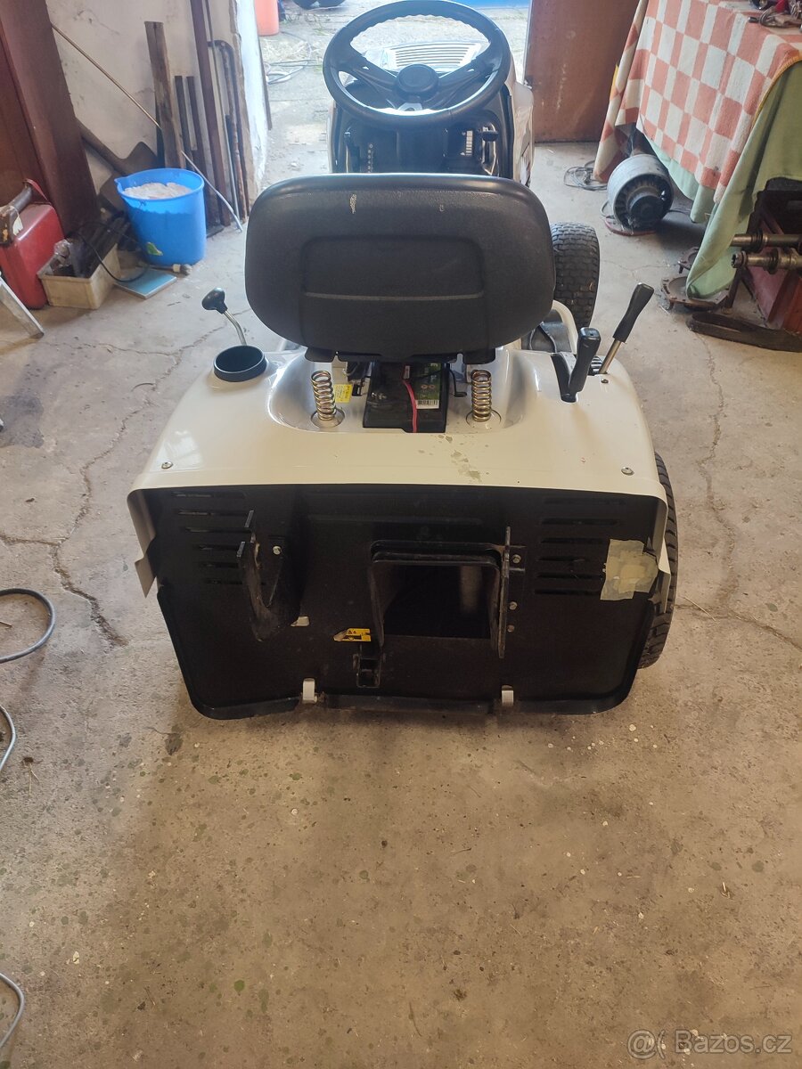 ZAHRADNÍ TRAKTOR - 3