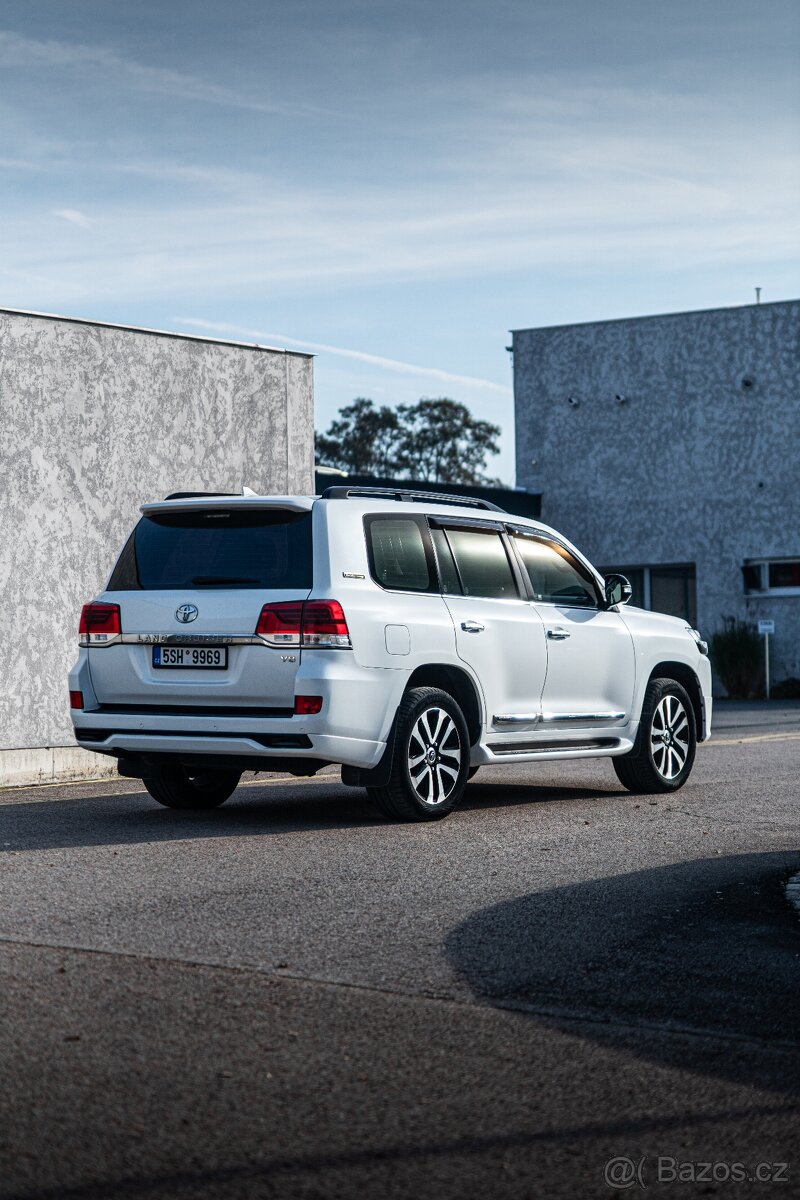 Toyota Land Cruiser 4.5 L V8 Executive Lounge - 3