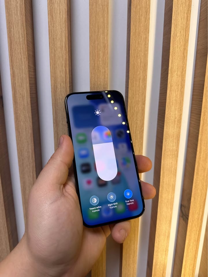 Apple iPhone 15 Pro 256 GB - 3