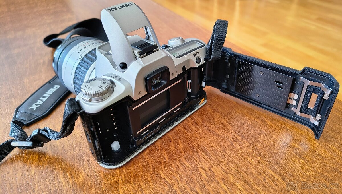 Kinofilmová zradlovka PENTAX MZ-50 s příslušenstvím - 3