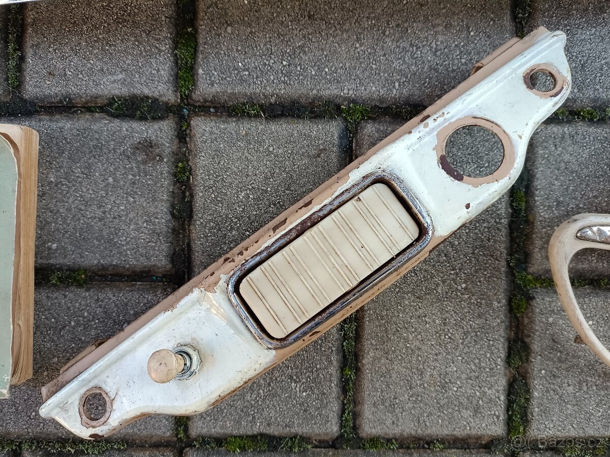 ND na automobil Škoda 1201 sedan aj.? přístrojovka lišta - 3