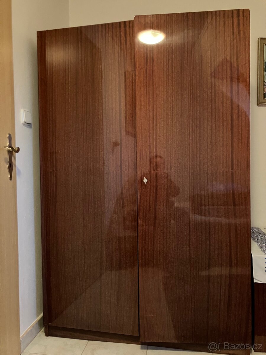 Tmavá obývací stěna - 3