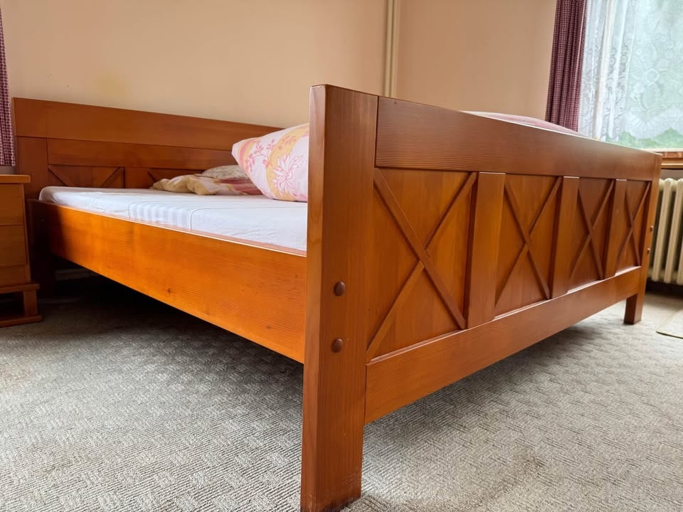 Manželská postel z masivu 200x200 cm od truhláře - 3