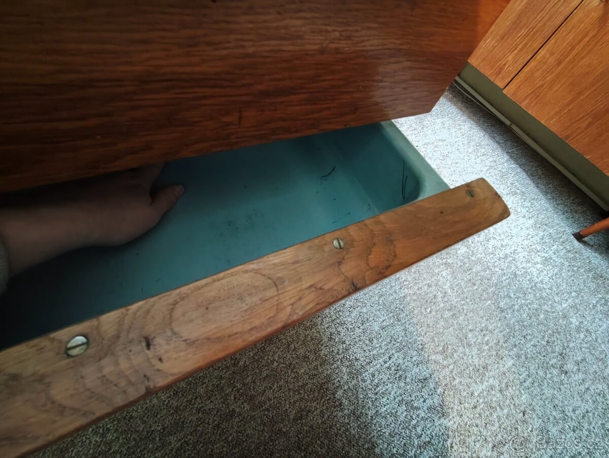 Prodám psací stůl - 3