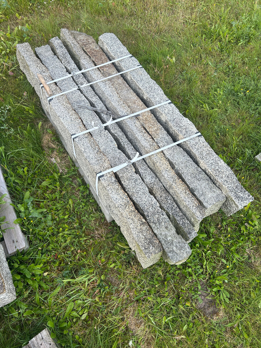 Sloupky žulové - 3