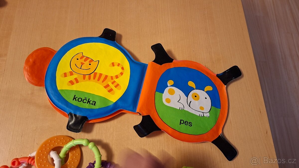 Lucka B - sada knížka, řetěz, chrastítko, kousátko - 3