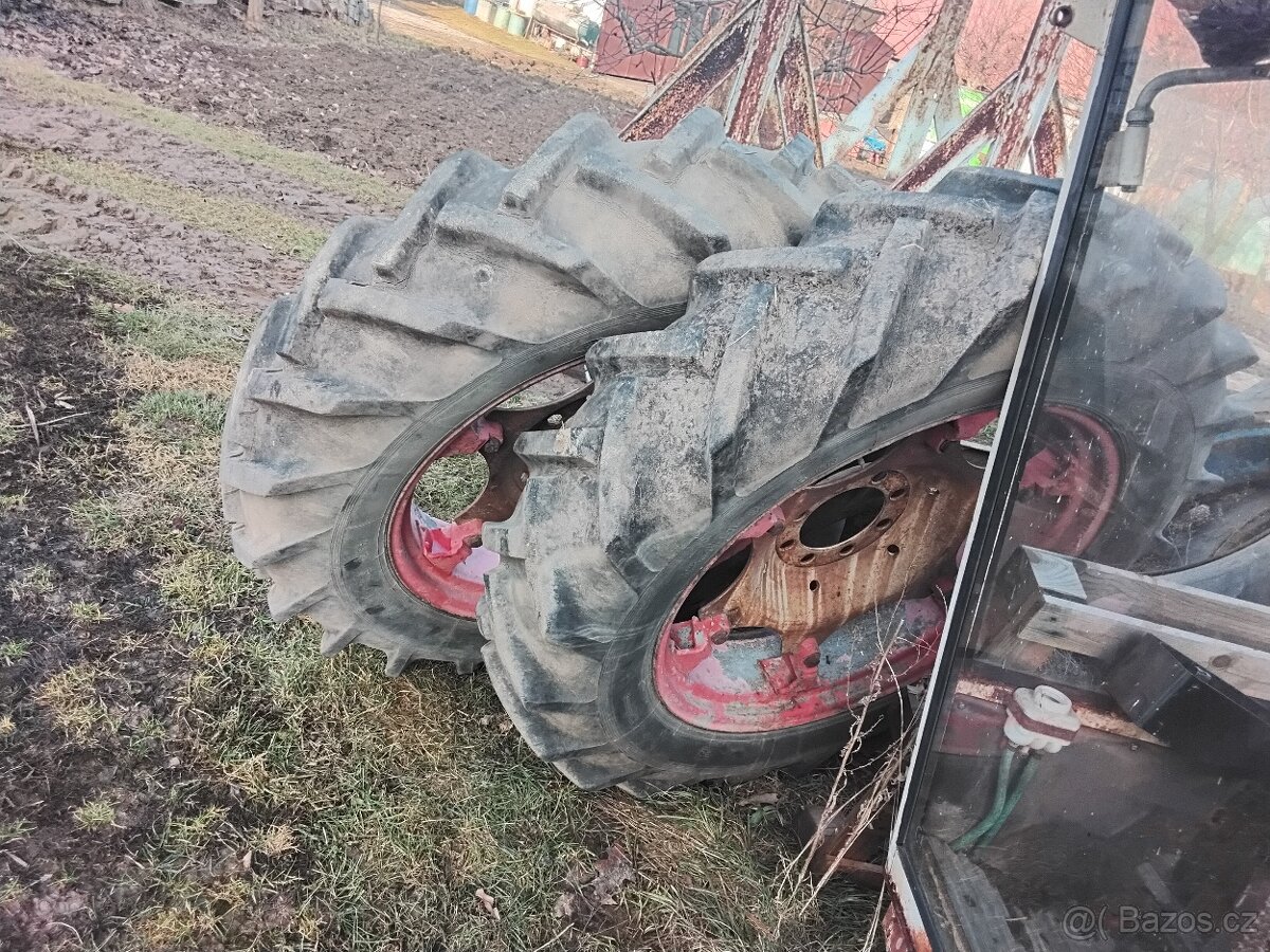 Polokultivační kola 12,4/11-32 - 3