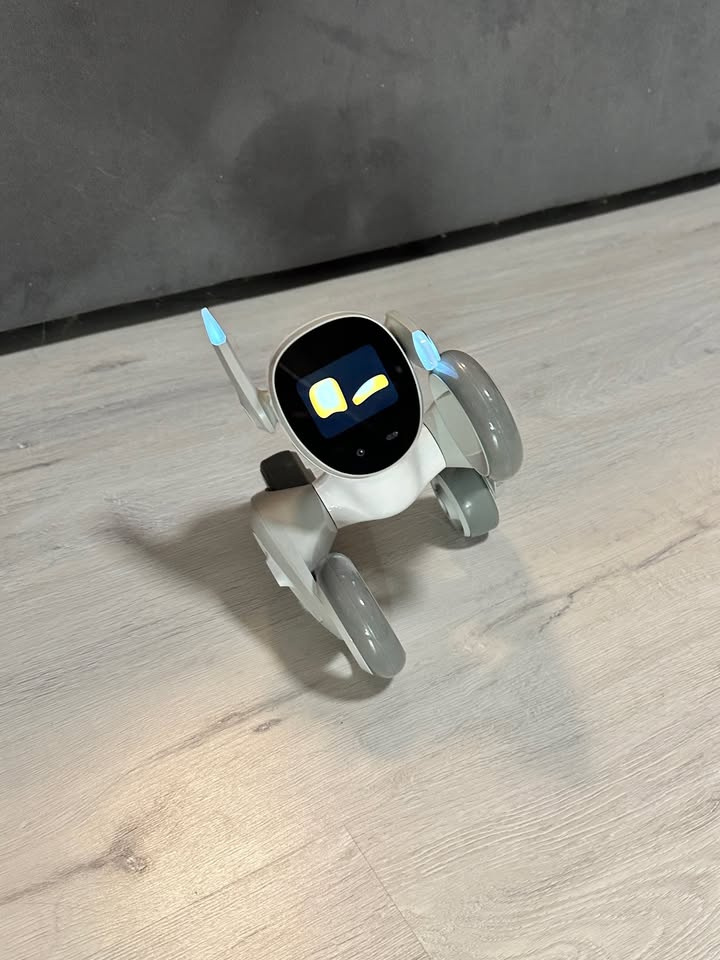 Loona PETBOT s Chatem GPT + Herní sada, Nabíjecí stanice - 3